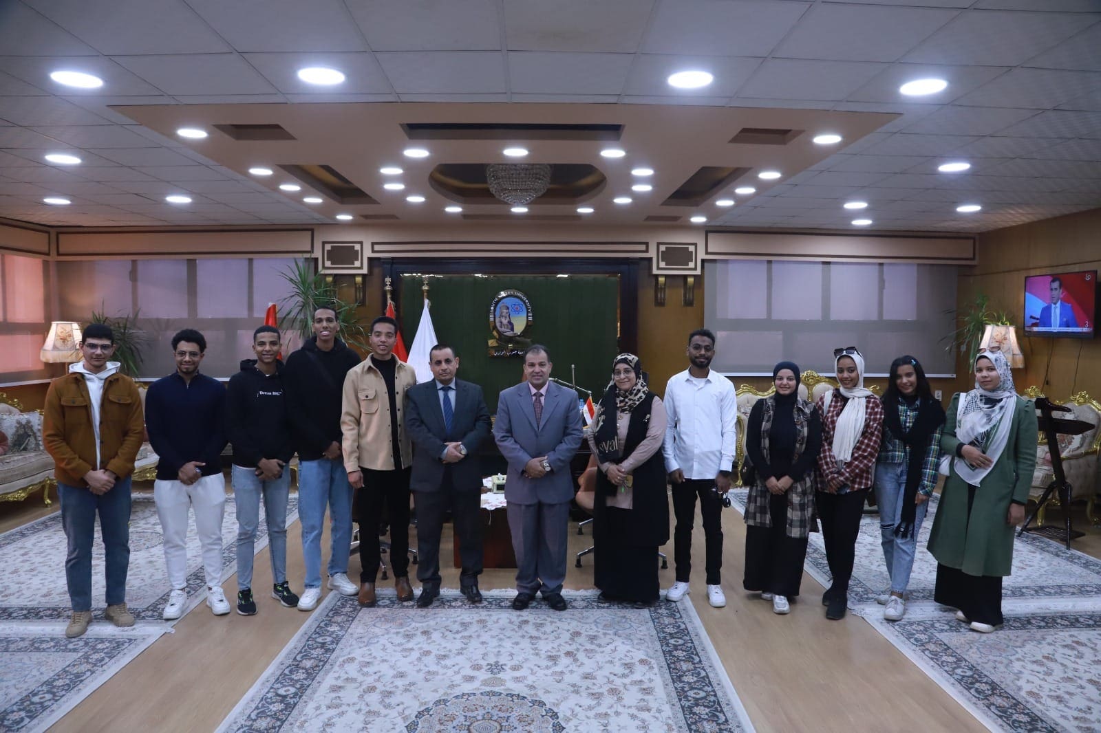 جامعة جنوب الوادي طه خليفة رئيس جامعة جنوب الوادي لفريق نوارة: الجامعة تعمل على اكتشاف المبدعين ودعمهم ماديا ومعنويا- صور موقع في الجامعة
