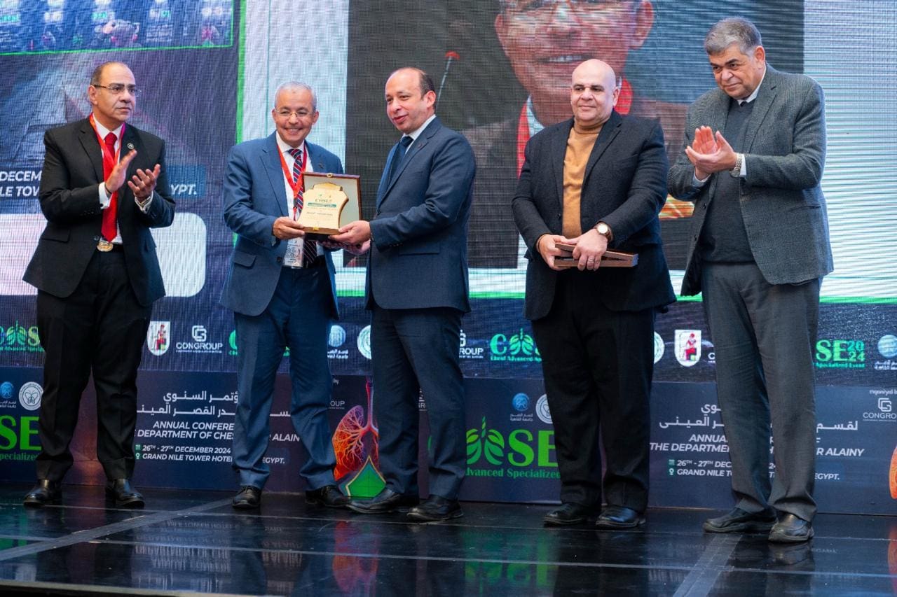 جامعة مصر متلازمة VEXAS برعاية الدكتور حسام صلاح.. قسم الصدر بقصر العيني يعقد مؤتمره السنوي ويشيد بإنجازات الكلية موقع في الجامعة