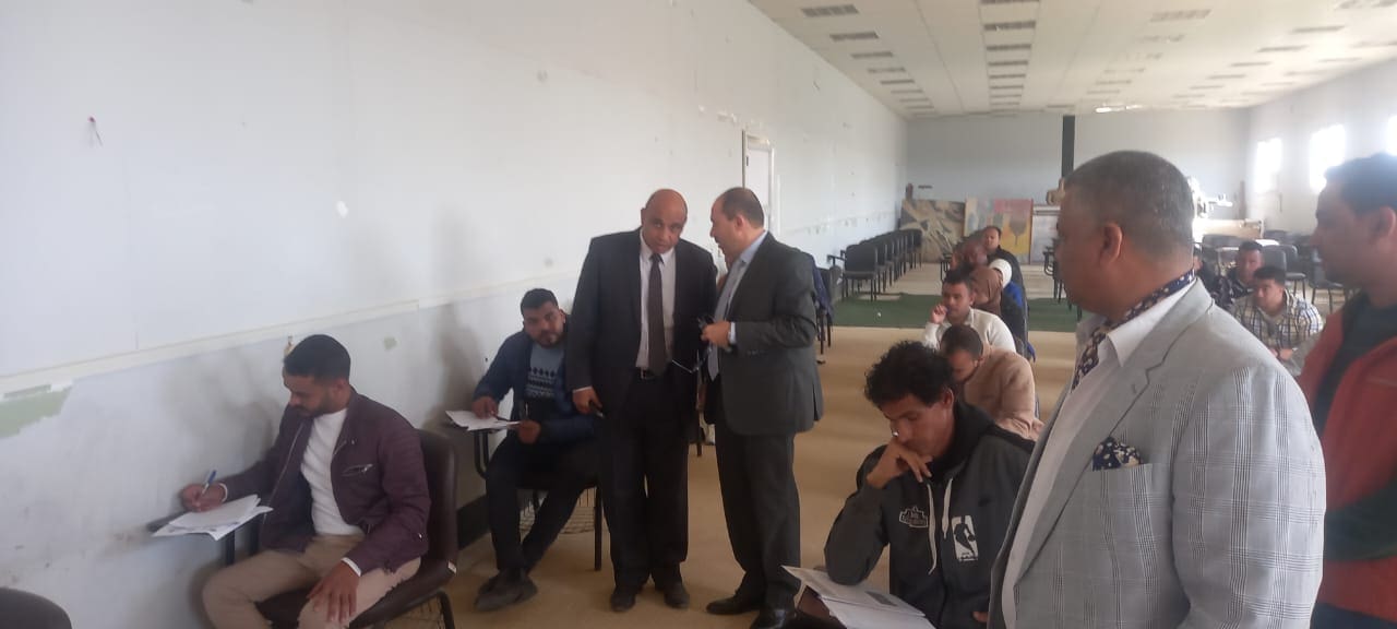 نائب رئيس جامعة جنوب الوادي يتفقد امتحانات الدراسات العليا بكلية التربية الرياضية 1 نائب رئيس جامعة جنوب الوادي جامعة نائب رئيس جامعة جنوب الوادي يتفقد امتحانات الدراسات العليا بكلية التربية الرياضية موقع في الجامعة