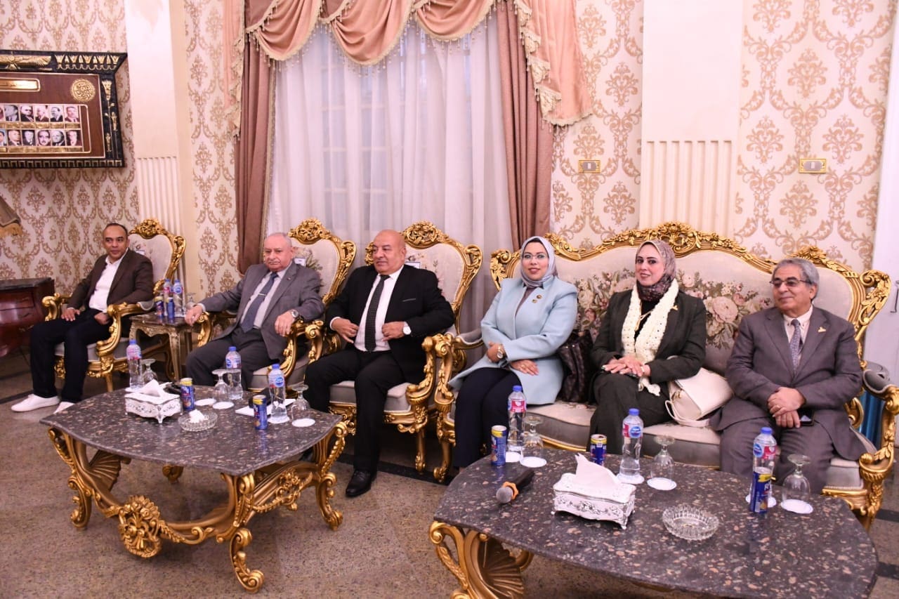وزير الشباب والرياضة يلتقي نواب المنيا وزير الشباب وزير الشباب والرياضة يفتتح منشآت شبابية ورياضية بالمنيا موقع في الجامعة
