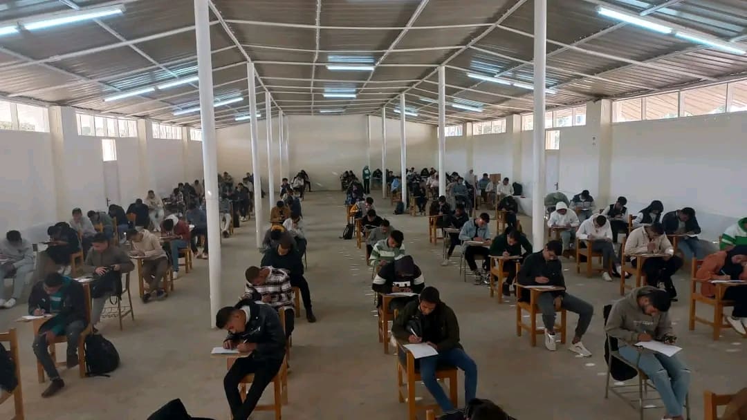 1735893766004 التعليم للمرة الأولى..طلاب جامعة جنوب الوادى يؤدون امتحاناتهم بمجمع مدرجات علوم2-صور موقع في الجامعة