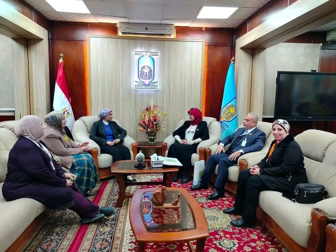 1736173444131 الدكتور محمد القلا رئيس جامعة الأقصر ووفد الجامعة المستنصرية بالعراق يبحثان التعاون المشترك موقع في الجامعة
