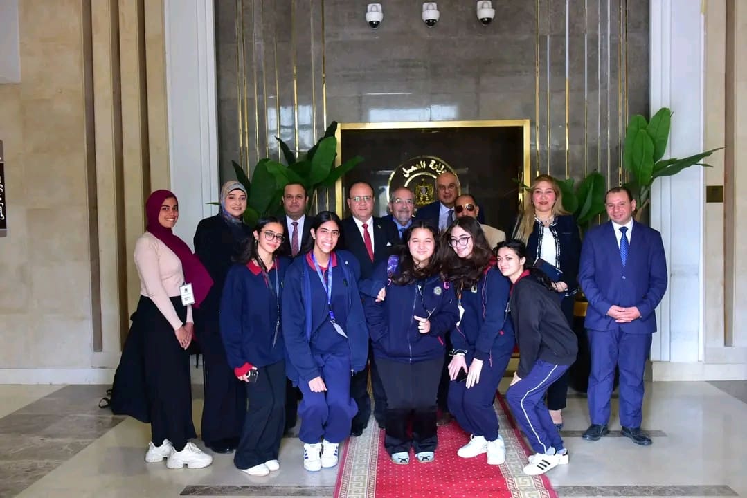 1736182138680 مدارس النيل الدولية وفد من مدارس النيل الدولية واتحاد المصريين بالخارج في وزارة العمل موقع في الجامعة
