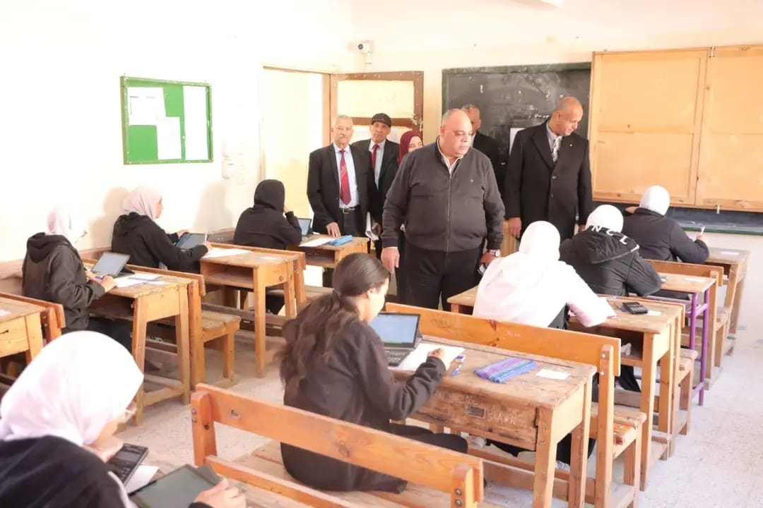 1736593922705 جامعة قناة السويس وكيل تعليم الوادي الجديد يتفقد لجان الامتحانات فى يومها الأول موقع في الجامعة