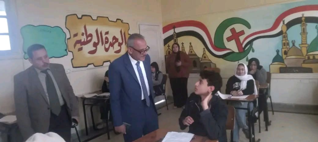 1736600627750 الفصل 1246148 طالب وطالبة يؤدون امتحانات النقل في 53903 لجنة في 20 إدارة بالشرقية موقع في الجامعة