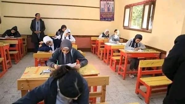 1736603438159 سوهاج محافظ سوهاج ووكيل التعليم يتابعان 140 ألف طالب.. ويشددان على اتباع التعليمات موقع في الجامعة