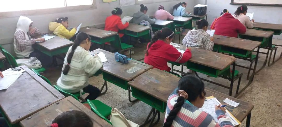 1736693003113 1 سوهاج رئيس جامعة سوهاج يفتتح معرض ملابس أبواب الخير لدعم الطلاب الأولى بالرعاية موقع في الجامعة