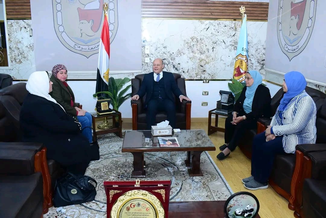 1736767097970 جامعة سوهاج جامعة سوهاج تبحث تفعيل برنامج علوم التمريض بنظام الساعات المعتمدة موقع في الجامعة
