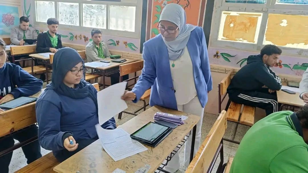 1736776613334 البحر الأحمر وكيل البحر الأحمر تطمئن على حسن سير العملية الامتحانية بجميع اللجان.. وتوجه بالرعاية الكاملة موقع في الجامعة