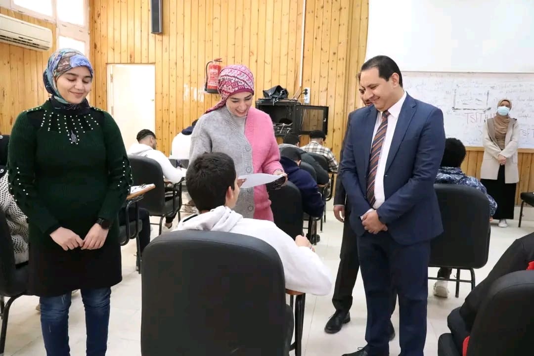 1736880705860 بني سويف رئيس جامعة الأقصر تتفقد سير الامتحانات بكليتي السياحة والفنادق والعلوم موقع في الجامعة