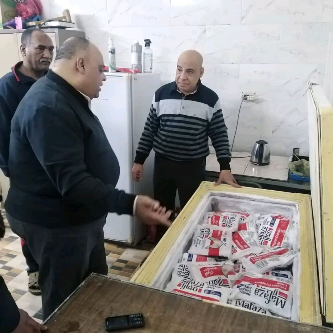 1737019102905 المدارس الفنية للطلاب المغتربين من المدارس الفنية.. وكيل تعليم الوادي يتفقد تجهيز الوجبات المطهية موقع في الجامعة
