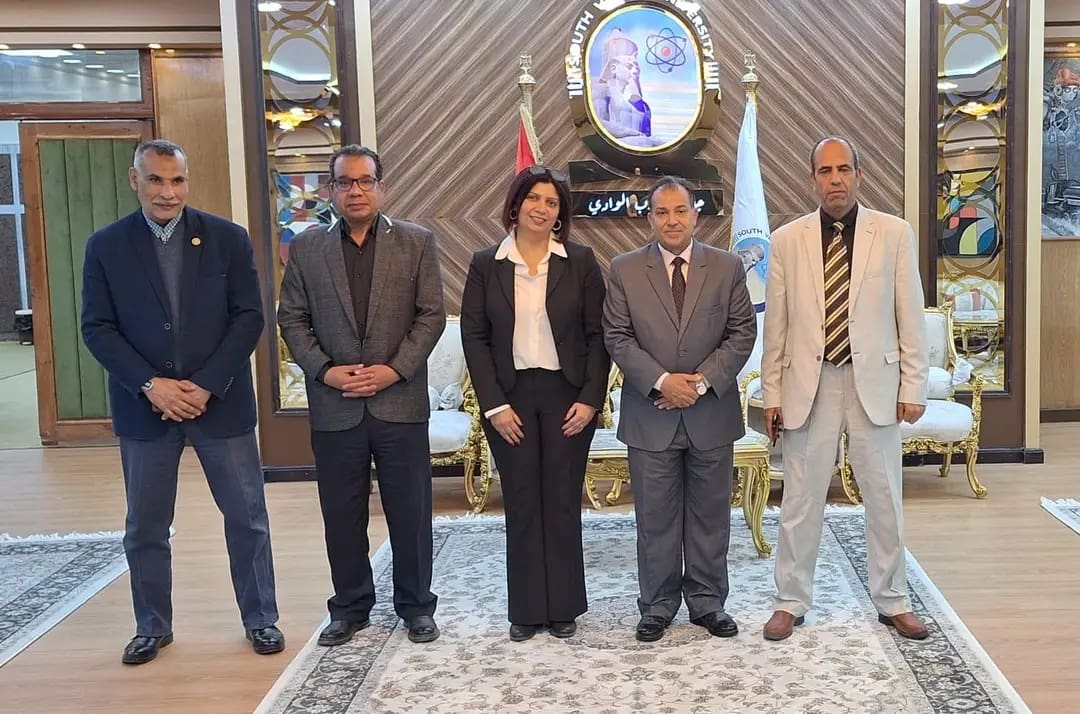 1737031801646 رئيس جامعة الأقصر رئيس جامعة جنوب الوادي ومؤسسة انروت يناقشان التعاون المشترك موقع في الجامعة