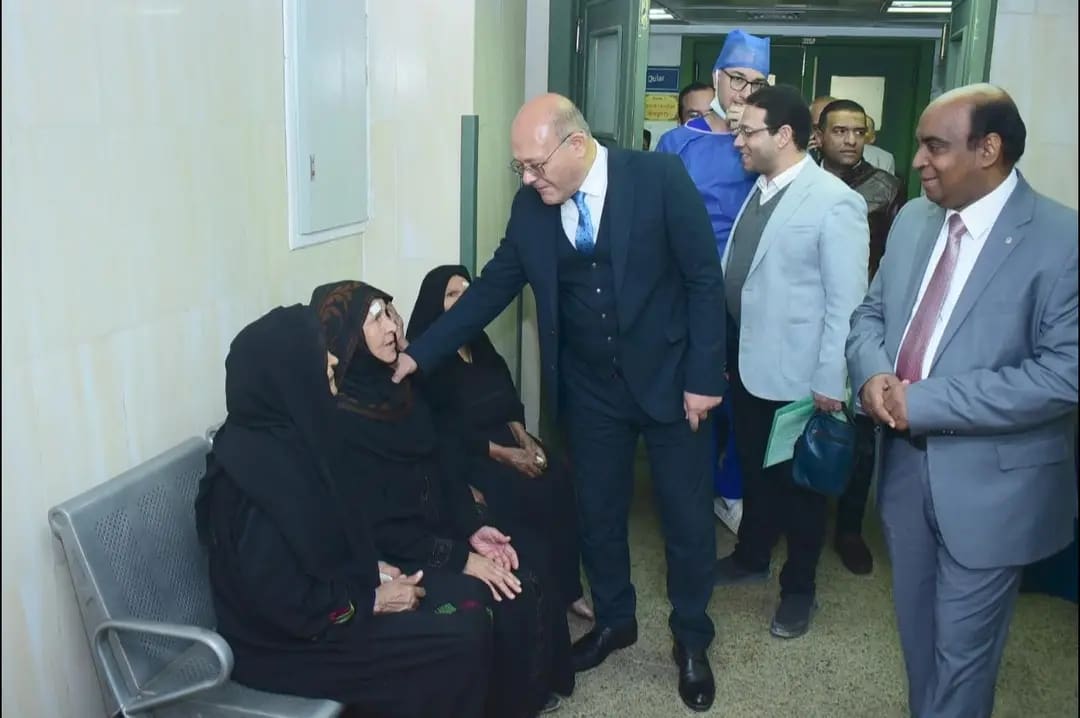 1737044925259 رئيس قسم جراحة العيون بجامعة سوهاج يجري 118 عملية مياه بيضاء في يومين.. والنعماني يطمئن- فيديو موقع في الجامعة