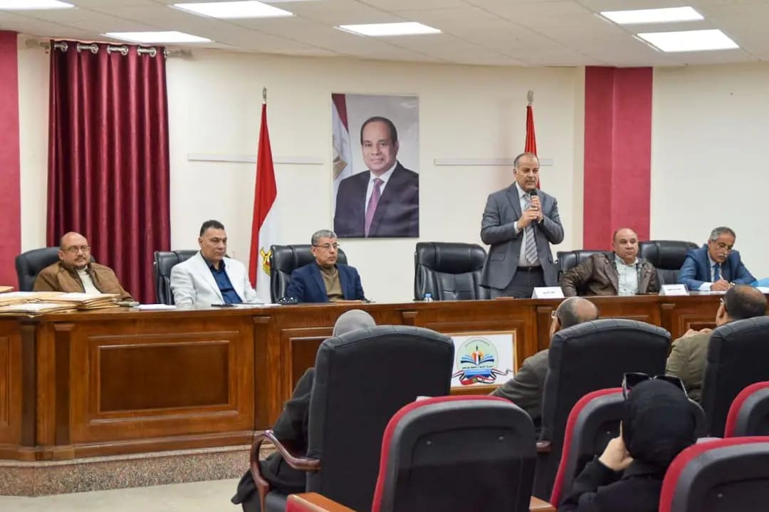 1737114146172 وكيل تعليم بورسعيد لرؤساء اللجان: ولادنا أمانة لدينا ونجتهد جميعا لخلق أجواء امتحانية مثالية موقع في الجامعة