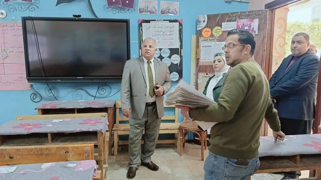 للاطمئنان على الجاهزية.. وكيل تعليم الفيوم يتواصل تلفونيا مع رؤساء اللجان ويتفقد 1 1737115443617 تعليم الفيوم للاطمئنان على الجاهزية.. وكيل تعليم الفيوم يتواصل تلفونيا مع رؤساء اللجان ويتفقد موقع في الجامعة