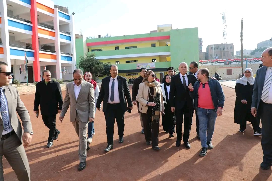 1737190545525 رئيس محافظ القاهرة يطمئن على 211342 طالب وطالبةباللجان.. ويشدد على بعض النقاط موقع في الجامعة