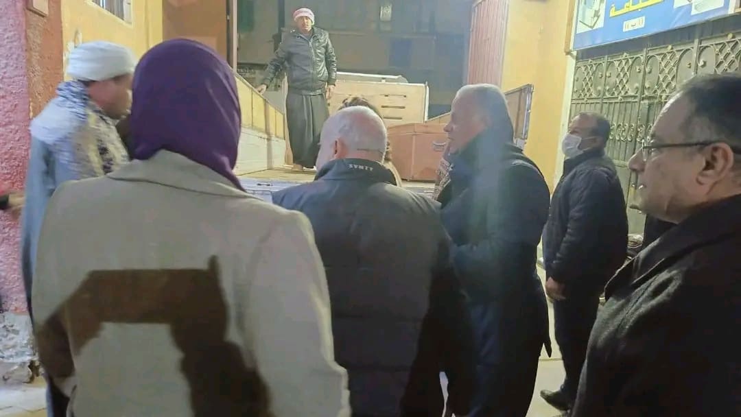 1737190806692 مدرسة التجمع وكيل تعليم الفيوم يتابع تسليم أوراق أسئلة امتحان اللغة العربية موقع في الجامعة