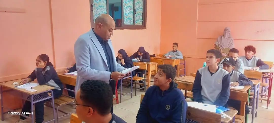 1737204265097 بورسعيد وكيل تعليم أسوان يتفقد امتحانات الشهادة الإعدادية.. والطلاب: لن نواجه أي صعوبة موقع في الجامعة