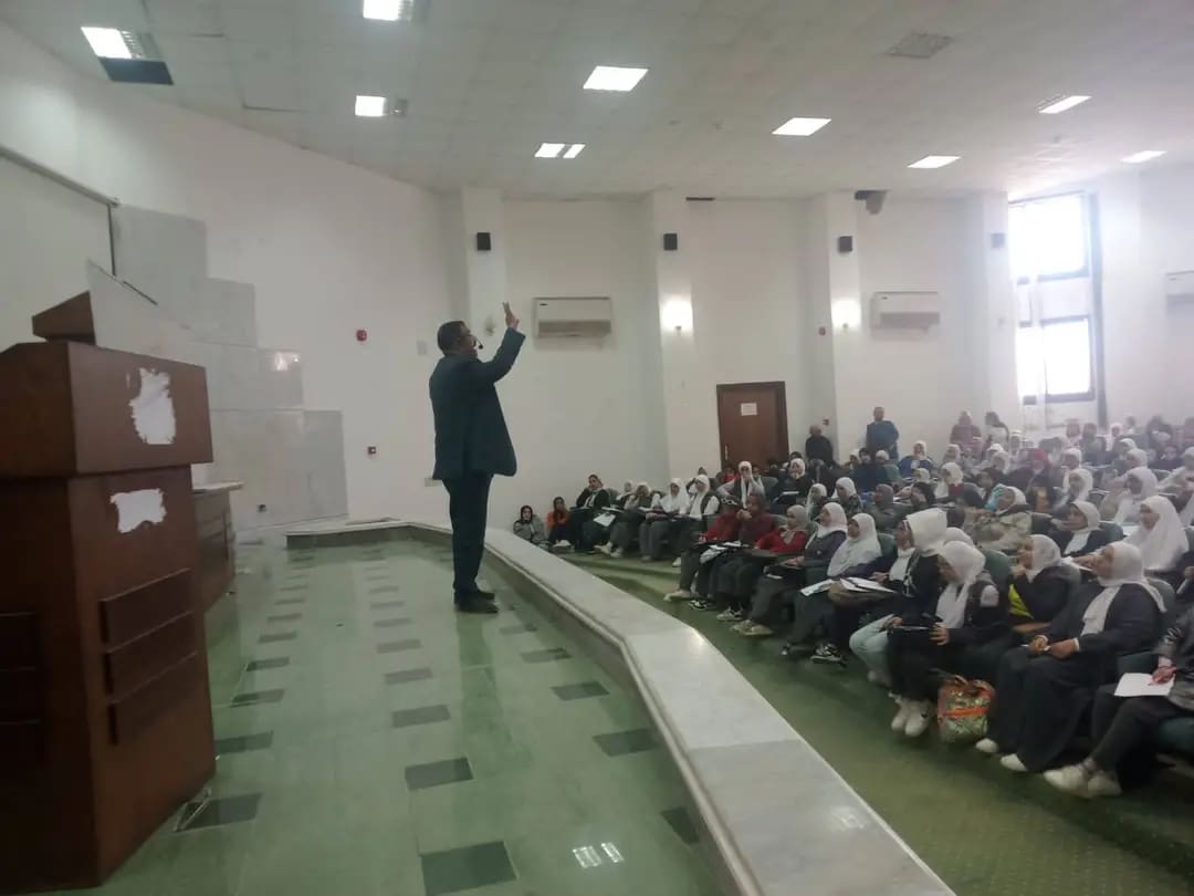 1737210251445 إبداع وكيل مطروح تتابع المراجعات النهائية للطلاب الشهادة الإعدادية وسط حضور حاشد موقع في الجامعة