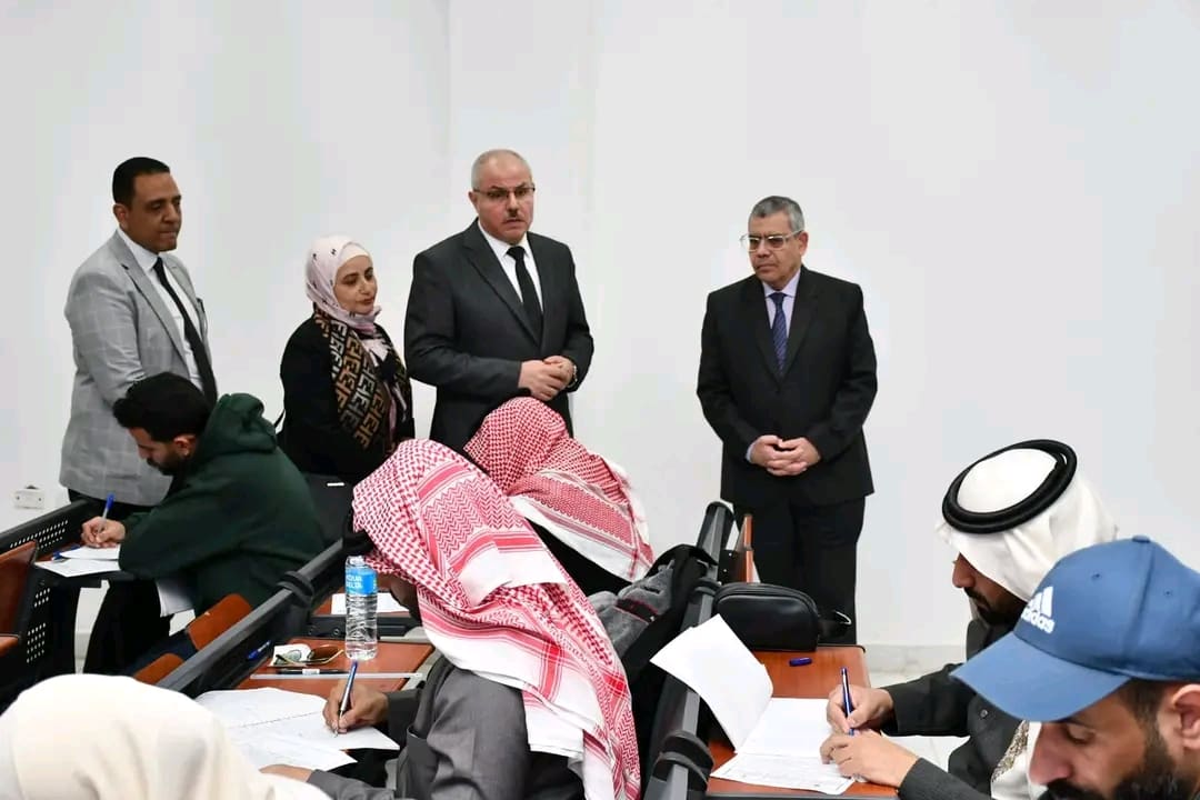 1737294742793 جامعة دمياط رئيس جامعة قناة السويس يتفقد سير امتحانات الدراسات العليا بكلية التجارة  موقع في الجامعة