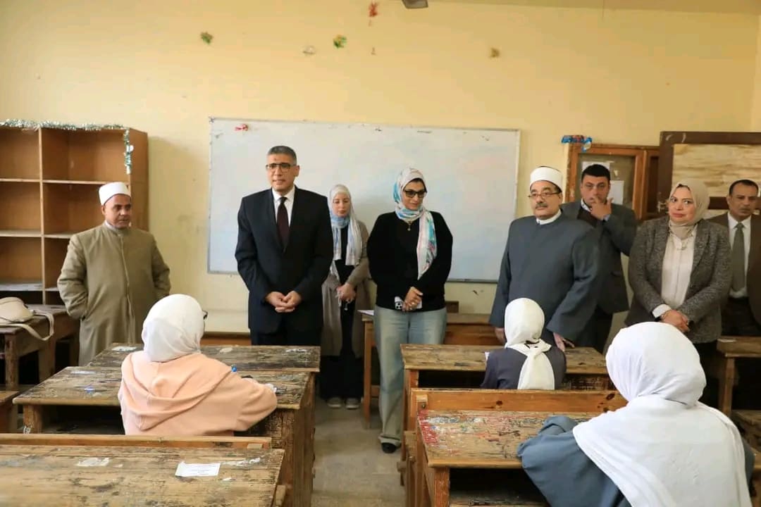 1737365935708 محافظ أسيوط بعد استغاثة أولياء الأمور الامتحان الماضي.. محافظ الجيزة يتفقد عددا من اللجان- فيديو موقع في الجامعة