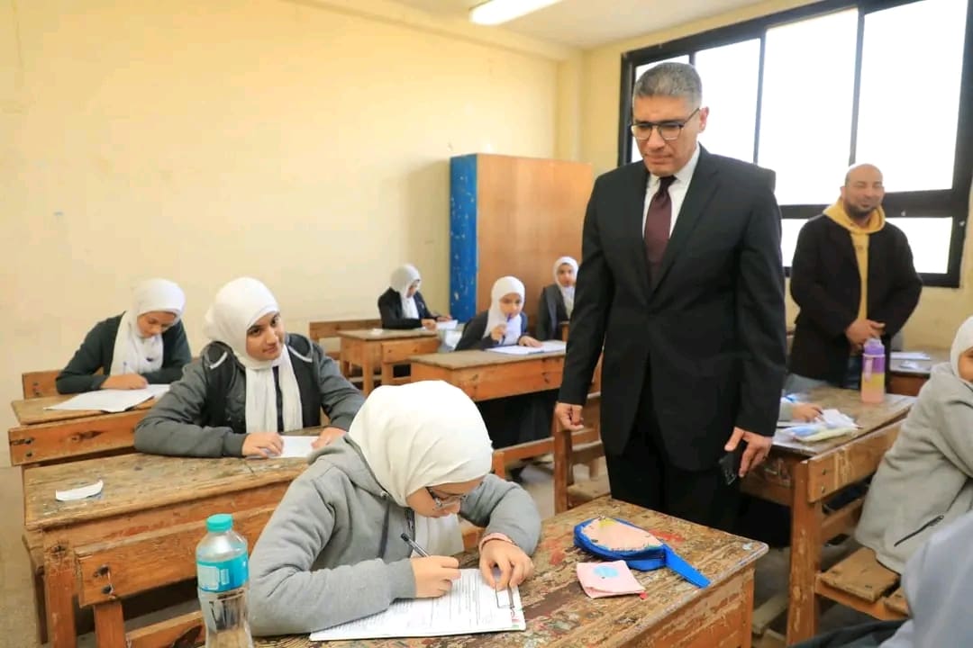 محافظ الجيزة يتفقد سير امتحانات الشهادة الإعدادية بمدارس العمرانية والدقي والشيخ زايد والمعهد الأزهري 1 1737366120212 الجيزة محافظ الجيزة يتفقد سير امتحانات الشهادة الإعدادية بمدارس العمرانية والدقي والشيخ زايد والمعهد الأزهري موقع في الجامعة