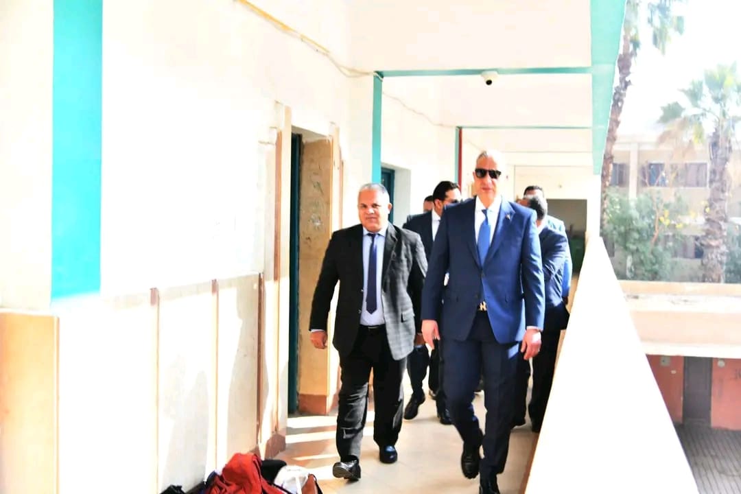 1737378427222 وكيل تعليم بورسعيد محافظ الفيوم يتفقد عدداً من لجان امتحانات الشهادة الإعدادية موقع في الجامعة