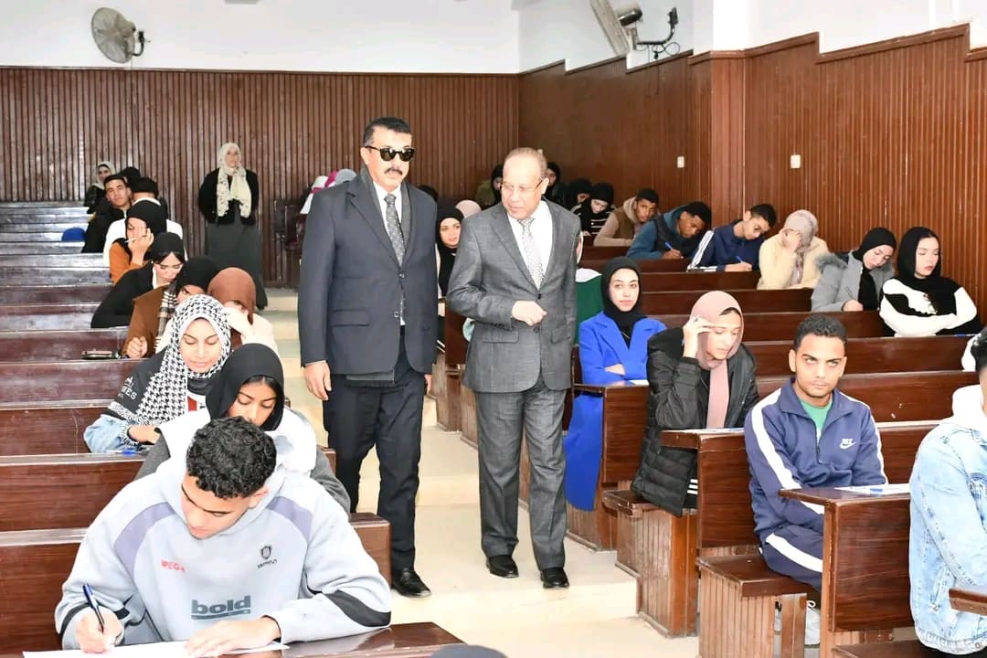 1737380247395 طلاب رئيس جامعة قناة السويس: نعمل على توفير مناخ مثالي للطلاب خلال فترة الامتحانات موقع في الجامعة