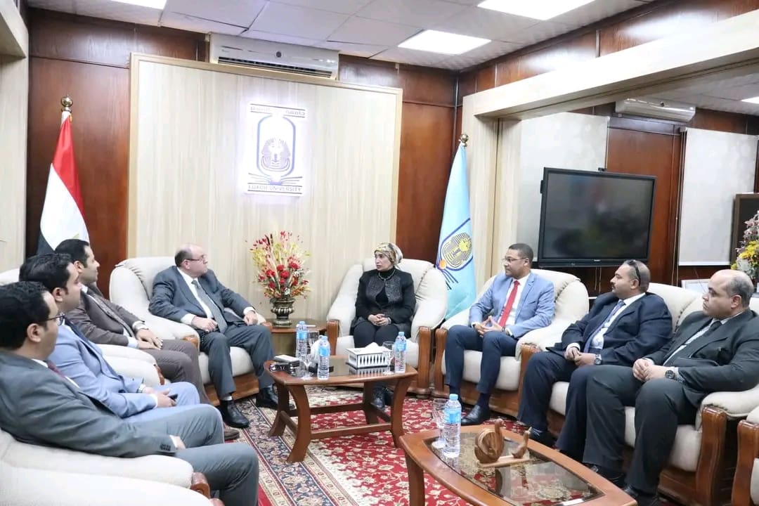 1737446060513 وزير رئيس جامعة الأقصر ووفد مجلس إدارة نادي القضاة يبحثان التعاون المشترك موقع في الجامعة