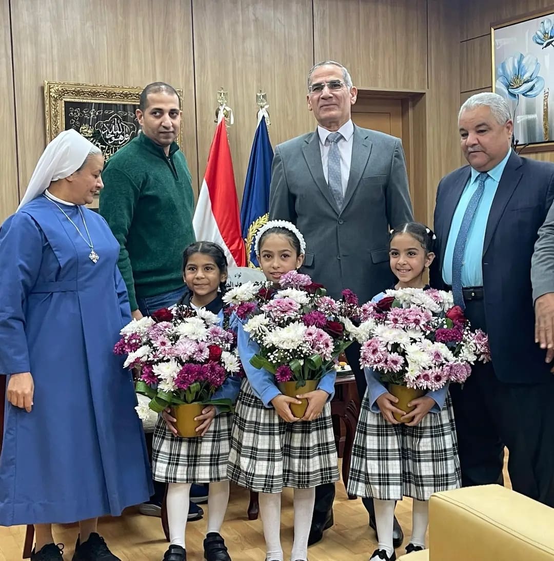 1737798792392 الشرطة في ظل الاحتفال بعيد الشرطة الـ٧٣.. تعليم الأقصر يقدم التهنئة لمدير أمن المحافظة موقع في الجامعة