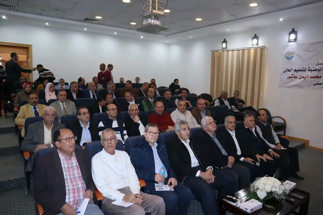 1737820340826 جنوب رئيس جامعة جنوب الوادي يشهد ورشة عمل حول "الإتاحة في التعليم" موقع في الجامعة