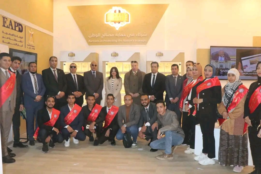1737896229232 سوهاج وفد طلابي بجامعة سوهاج يزور معرض الكتاب فى دورته الـ 56.. ويتفقد أجنحة القوات المسلحة موقع في الجامعة