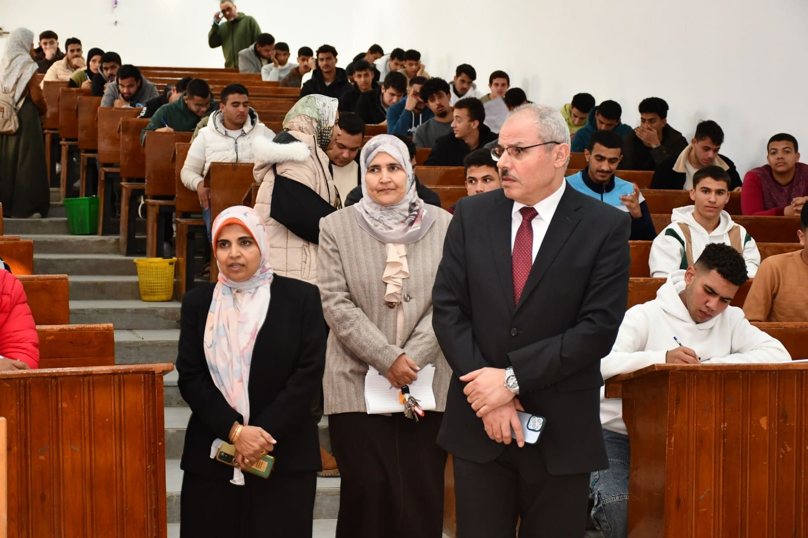 1b5fa850 a656 4bca 9945 d75311fedf19 الأقصر رئيس جامعة قناة السويس يتابع امتحانات كلية التمريض ويؤكد: توفير الرعاية الكاملة للطلاب موقع في الجامعة