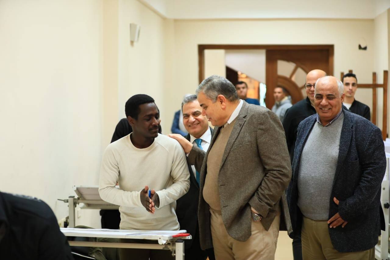 رئيس جامعة كفر الشيخ يتفقد سير امتحانات الفصل الدراسى الاول بالجامعة للعام الجامعي 2024/2025