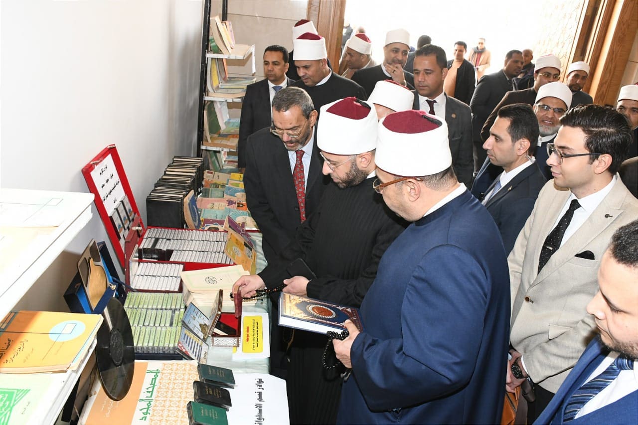 4eb08dbc 6c7c 4f46 ac6e 3ae9513819f9 وزير الأوقاف وزير الأوقاف يشيد بنوادر معرض المجلس الأعلى للشئون الإسلامية موقع في الجامعة