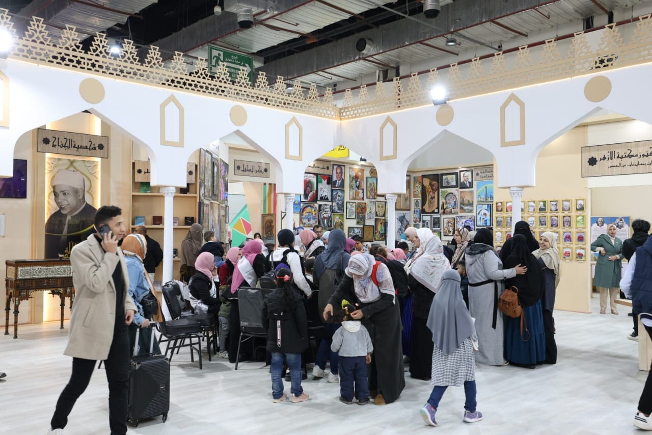60c939be 490f 4960 ac70 9ba76cb0438e مفتي الجمهورية الأزهر يفتح جناحه للجمهور بمعرض القاهرة للكتاب.. ويقدم مجموعة مميزة من الكتب بأسعار التكلفة موقع في الجامعة