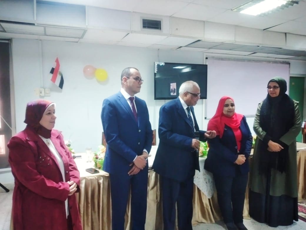 95262cde 6865 413c 8714 5bc83046c069 جامعة "يوم الوفاء" في جامعة قناة السويس: كلية الطب تُكرم رموز قسم الباطنة العام موقع في الجامعة