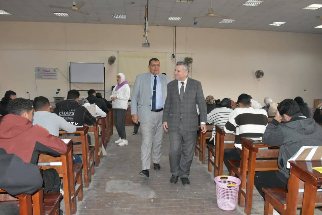 FB IMG 1735833459158 جامعة مدينة السادات مسئول بجامعة مدينة السادات يتفقد سير امتحانات الفصل الأول ويعد بإعلان النتائج أولا بأول موقع في الجامعة
