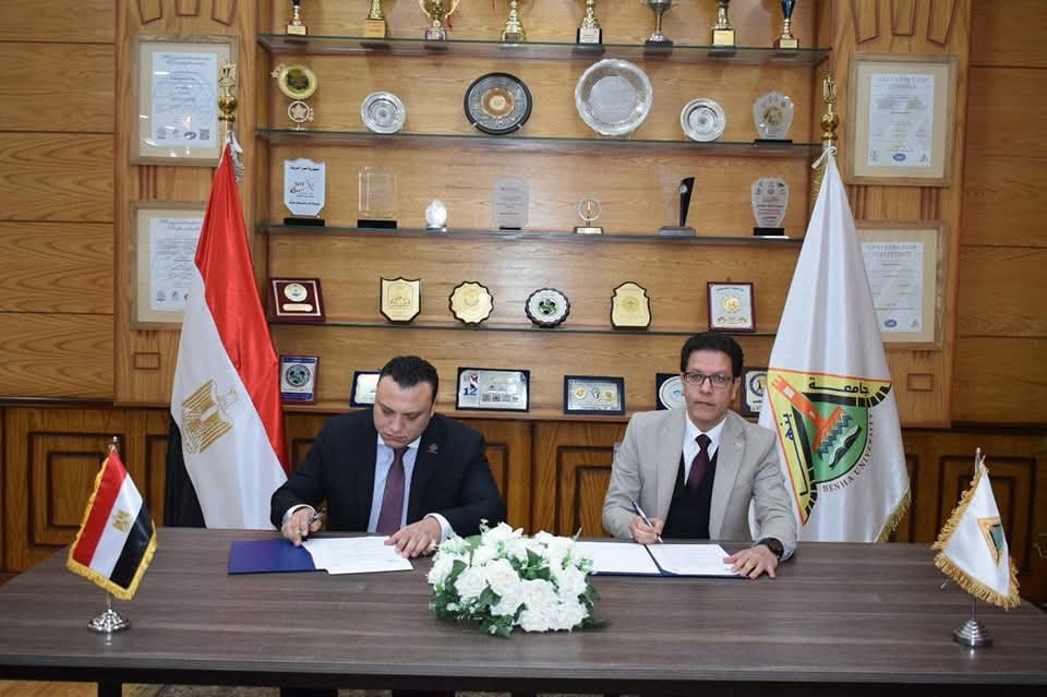 FB IMG 1737372457037 رئيس تنسيقية شباب الأحزاب والسياسيين توقع بروتوكول تعاون مع جامعة بنها موقع في الجامعة