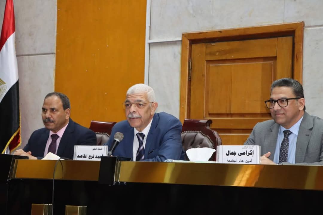 رئيس جامعة المنوفية: الجهاز الإدارى شريك فعال لتحقيق أهداف الجامعة الاستراتيجية 1 FB IMG 1737911494456 المنوفية رئيس جامعة المنوفية: الجهاز الإدارى شريك فعال لتحقيق أهداف الجامعة الاستراتيجية موقع في الجامعة