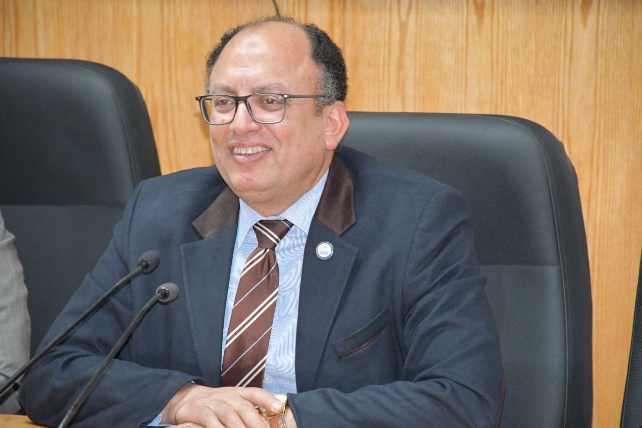 جامعة حلوان تنظم ندوة حول الآليات المجتمعية لمكافحة كافة أشكال العنف ضد المرأة 1 الدكتور السيد قنديل رئيس جامعة حلوان الأهلية