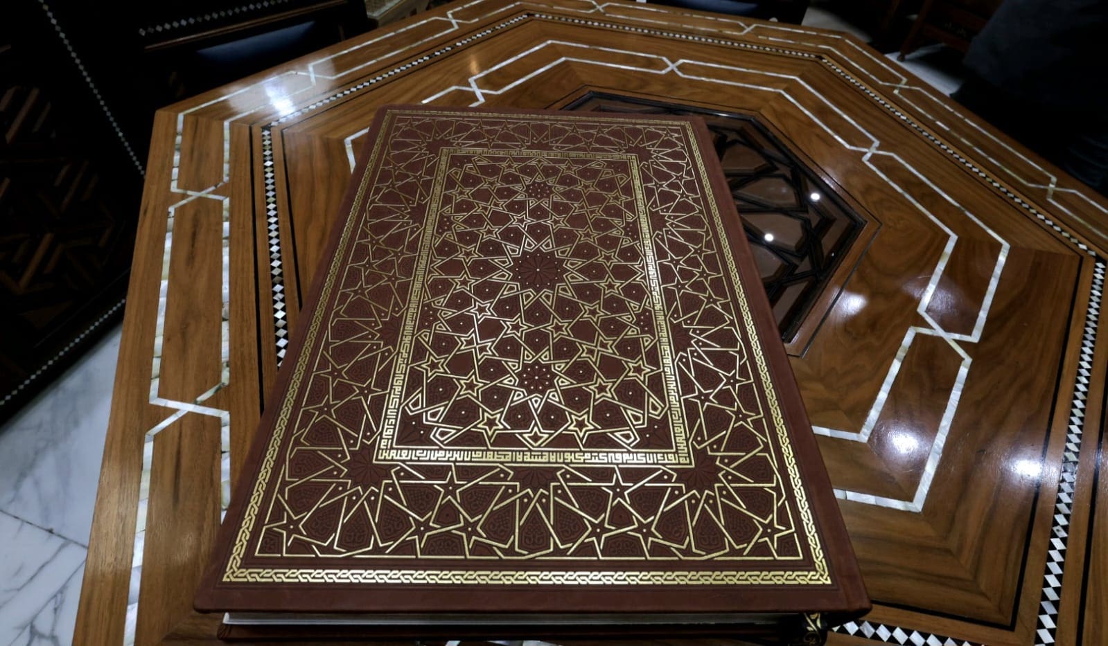 IMG 20250125 WA0063 معرض الكتاب استغرق العمل عليه ٢٠ عاما ... جناح الأزهر يقدم لزواره لأول مرة مصحفا فريدا - صور موقع في الجامعة