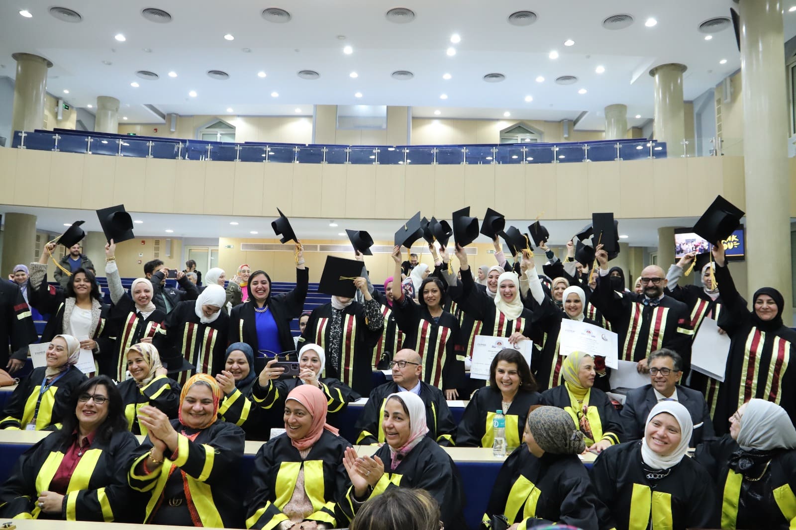 IMG 20250126 WA0116 طب عميد طب عين شمس يشهد احتفال تخرج دفعة FAIMER 2023.. صور موقع في الجامعة