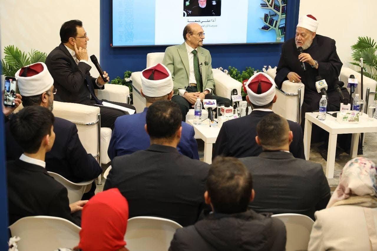 IMG 20250127 WA0063 الديب سيك علي جمعة من معرض الكتاب: المؤسسات الدينية لها دَور كبير في دعم الأعمال الدرامية موقع في الجامعة