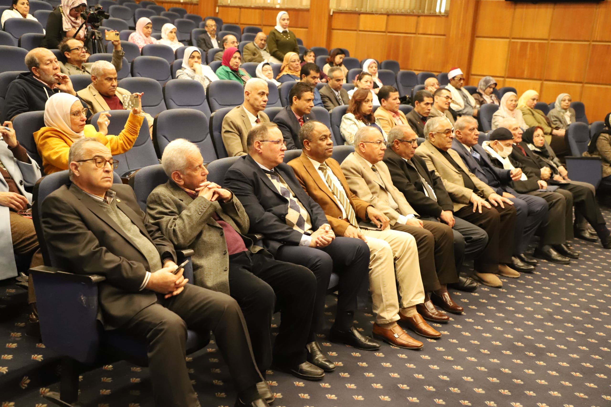IMG 20250128 WA0119 البحث العلمي احتفال الجمعية الكيميائية المصرية بأعضائها المتميزين في مجال البحث العلمي بالمركز القومي للبحوث موقع في الجامعة