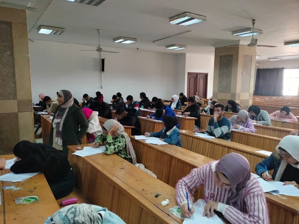 IMG 7649 الدكتور محمد القلا آثار عين شمس: انتظام أعمال امتحانات نهاية الفصل الدراسي الأول للعام الجامعي 2024 /2025 موقع في الجامعة