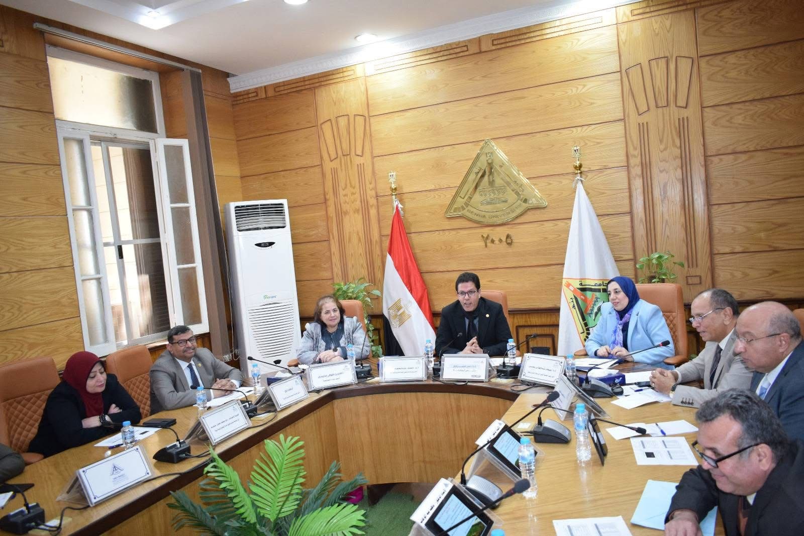 IMG 8216 جامعة رئيس جامعة بنها يترأس اجتماع مراجعة نظام الجودة والسلامة والصحة المهنية موقع في الجامعة