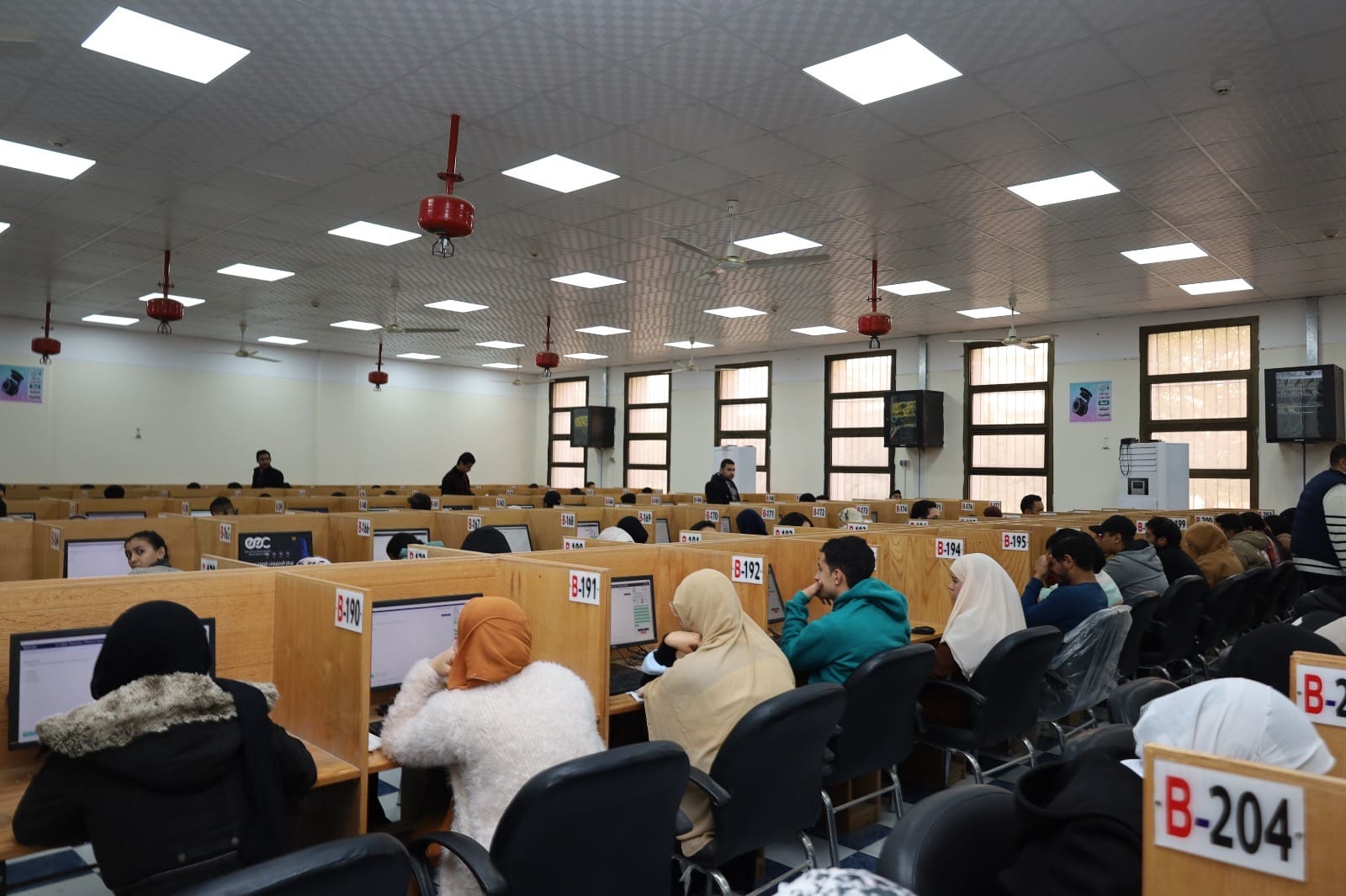 a28c6647 5021 4449 a553 6b20c39ae873 رئيس جامعة طنطا فرحات يتفقد سير الاختبارات الإلكترونية لطلاب كليتي الصيدله والعلاج الطبيعي بجامعة المنيا الأهلية موقع في الجامعة