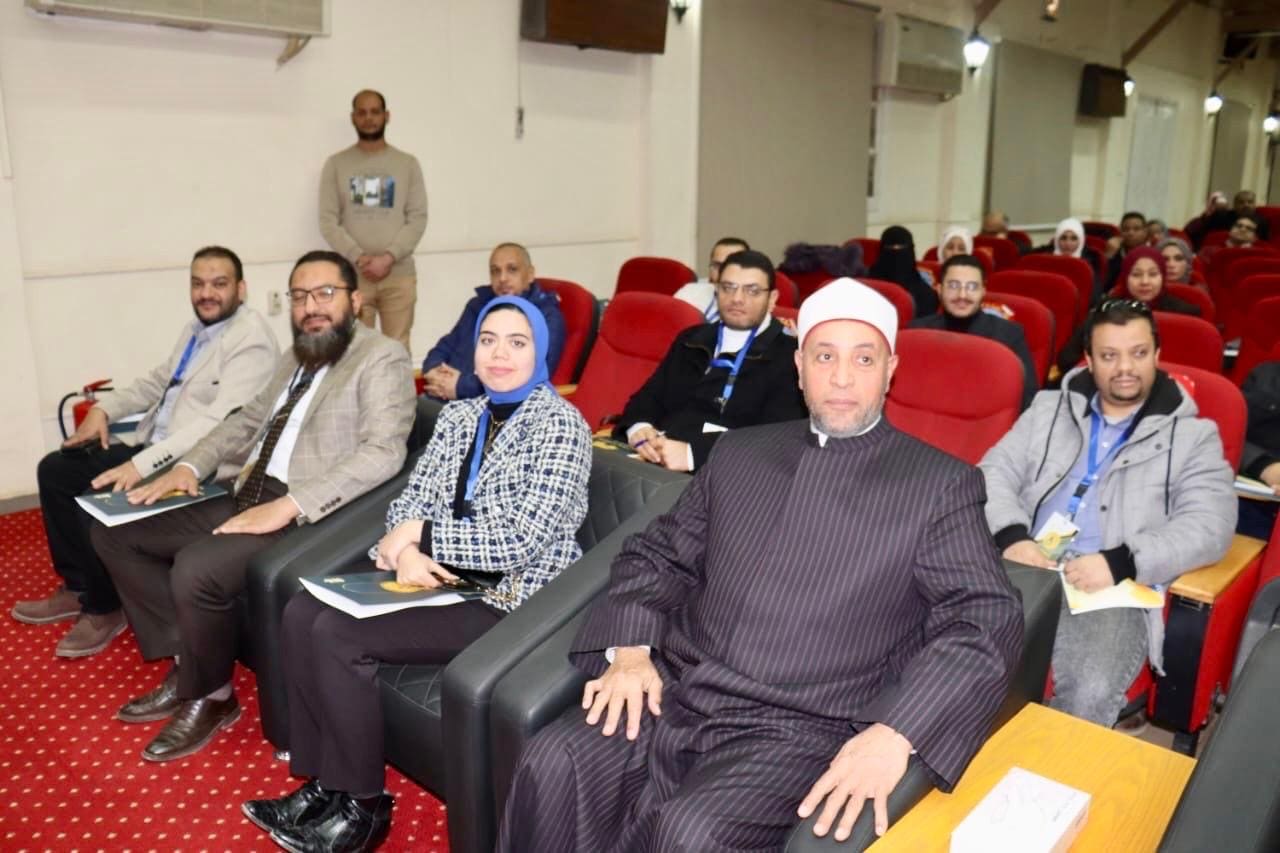 b33a1090 ebeb 435b 9052 41e5bafcf10e جامعة قناة السويس معهد إعداد القادة يطلق برنامجاً تدريبياً لإعداد سفراء الوطن موقع في الجامعة
