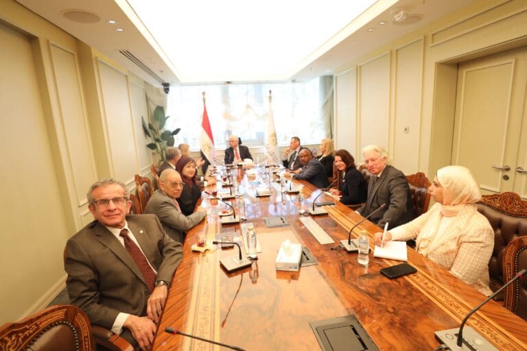 وزير التعليم العالي يستقبل رئيسة الروتاري الدولي لبحث تعزيز التعاون مع المستشفيات الجامعية 27 bd1f72e4 8f5e 499e a21f ae9b24f574b3 قصر العينى وزير التعليم العالي يستقبل رئيسة الروتاري الدولي لبحث تعزيز التعاون مع المستشفيات الجامعية موقع في الجامعة